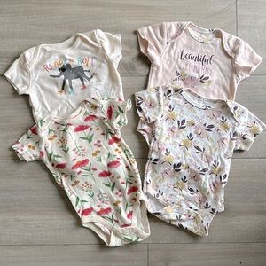 4 onsies bundle 💐